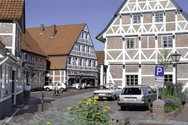 York, Altes Land, Niedersachsen, in der Umgebung viele schöne Bauernhäuser