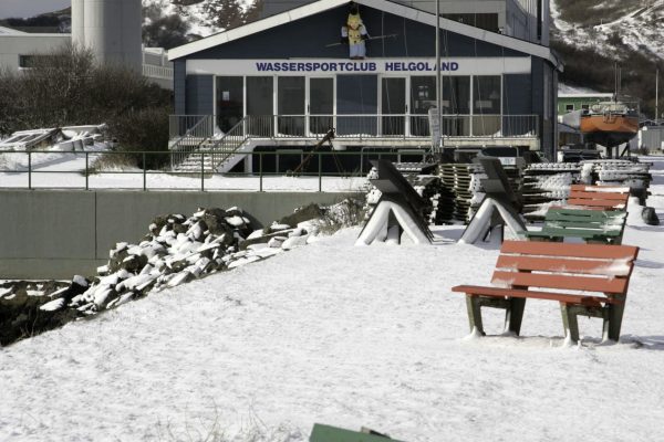 Helgoland unter dicker Schneedecke, am Südhafen