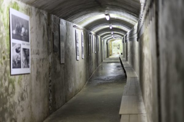 Bunkerführung im Oberland, es werden eindrucksvolle Geschichten erzählt